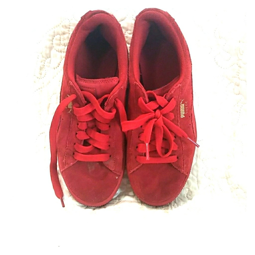 Athletic shoes